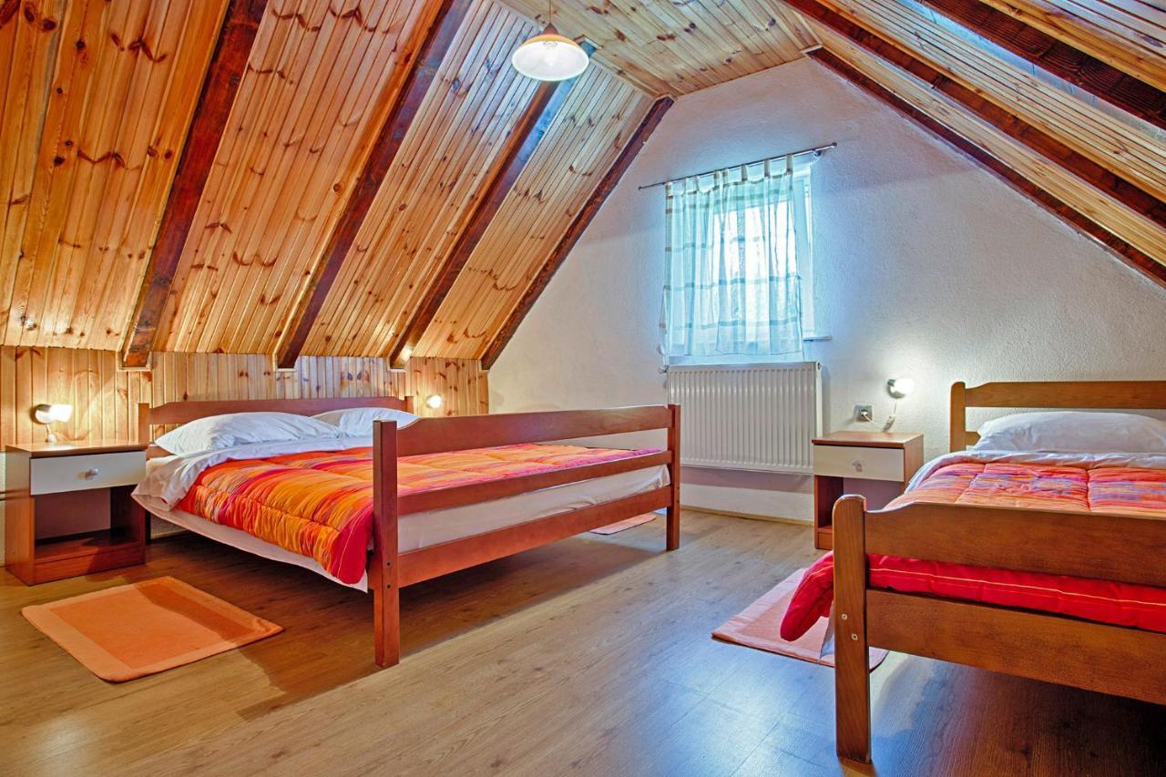 Andrea In Sertic Poljana - Haus Fuer 6 Personen Plitvička Jezera Εξωτερικό φωτογραφία