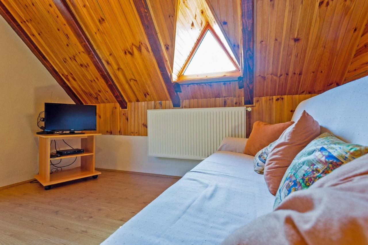 Andrea In Sertic Poljana - Haus Fuer 6 Personen Plitvička Jezera Εξωτερικό φωτογραφία