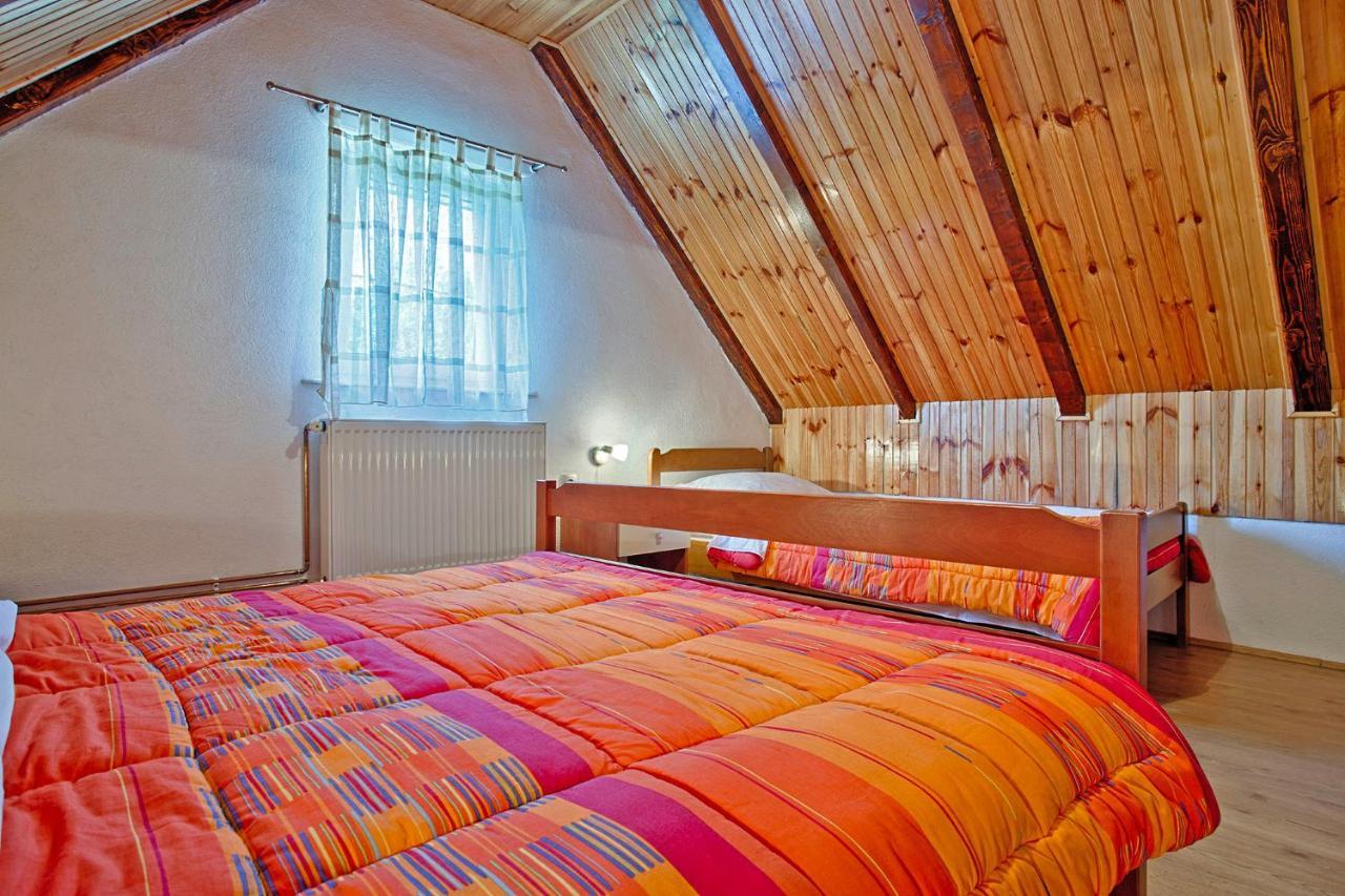 Andrea In Sertic Poljana - Haus Fuer 6 Personen Plitvička Jezera Εξωτερικό φωτογραφία